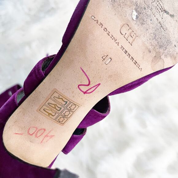 Carolina Herrera Magenta Suede Cut Out Heeled Sandals - Picture 8 of 8